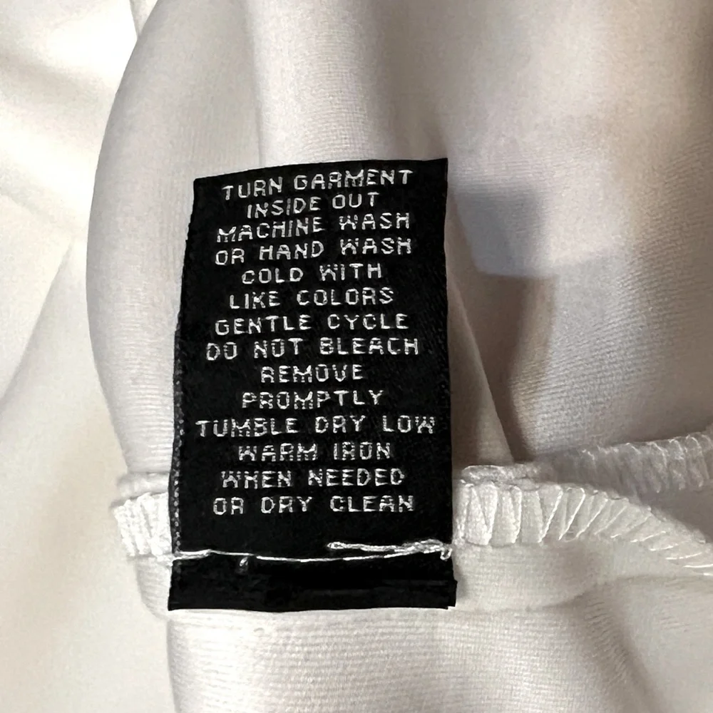 NWT Beautiful white, midi, Sharagano Sheath Dress. Size 10 Thin, 2 buckle belt
